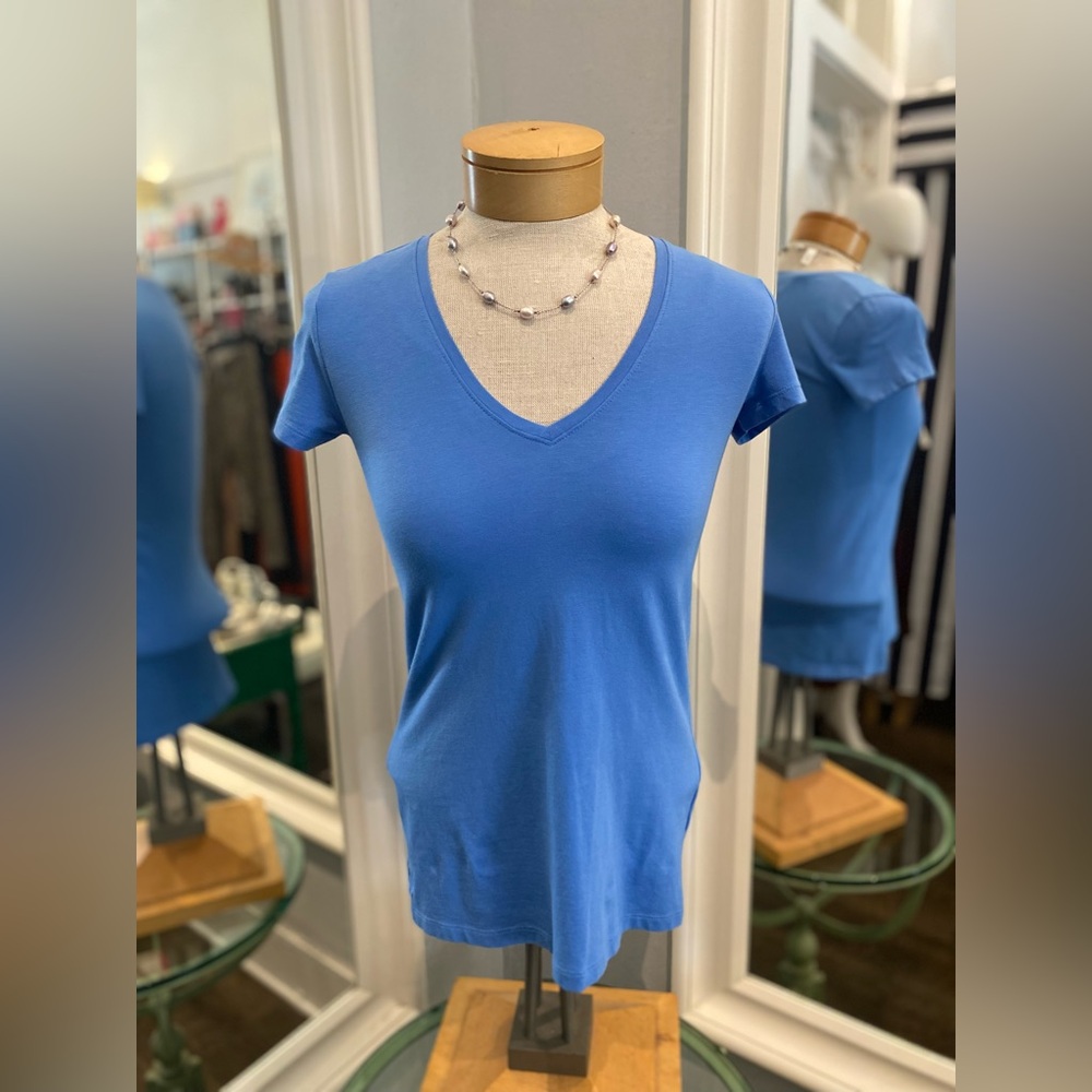 Lilly Pulitzer blue v-neck size XXS